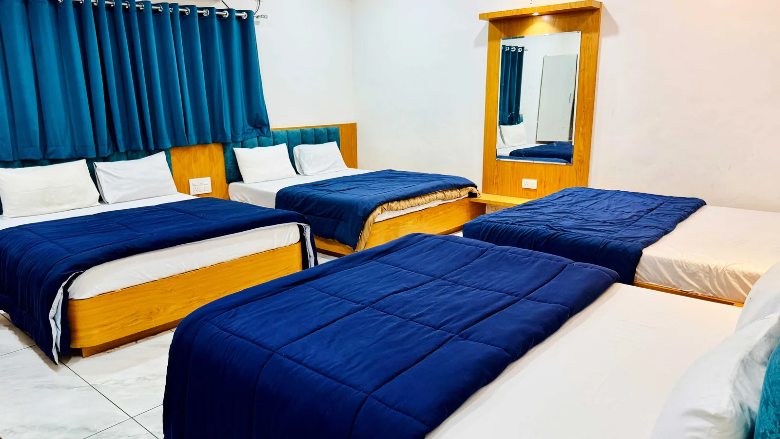 Eight Bed Suite Seating Area